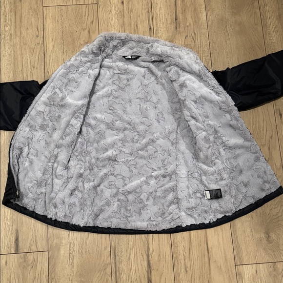 The North Face Women's Black Nylon Jacket with Fleece Interior Women’s Medium - Picture 7 of 11